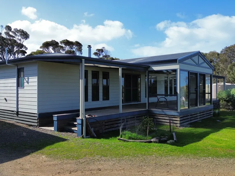 4 bedroom home in a native bush setting