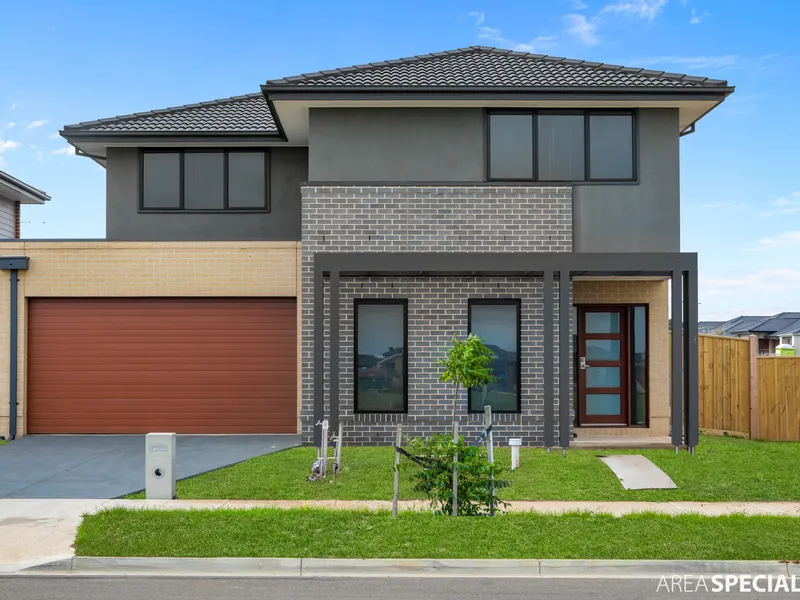 4 bedroom 3 Bath, Park Facing Family Home