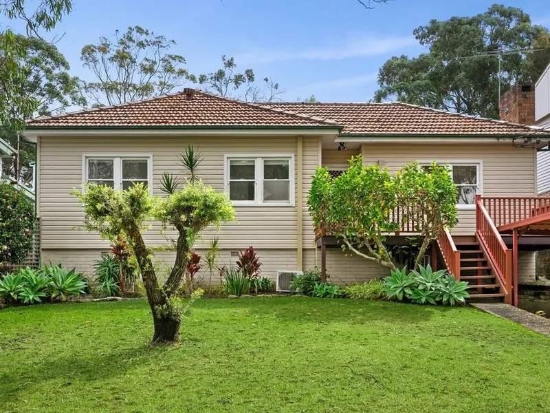 Charming 3-Bedroom Cottage with Expansive Yard