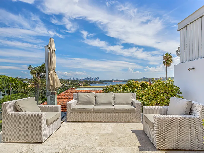 Serene family home with breathtaking harbour views