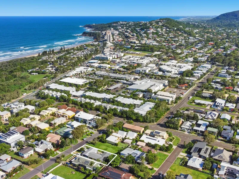 Rare triplex one block from the prestige beaches of Coolum