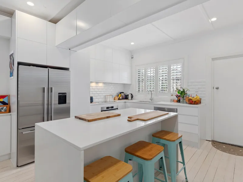 Semi style living in a convenient Parkside address