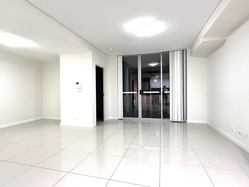 SPACIOUS 1 BEDROOM + HUGE STUDY ROOM APARTMENT