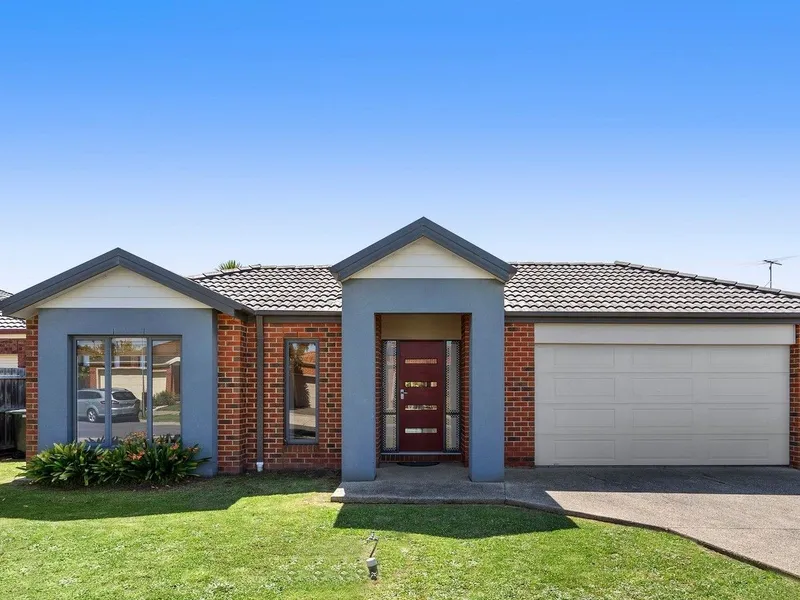 Spacious Entertainer In Quiet And Convenient Location