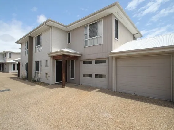 STUNNING 3 BEDROOM, 2 BATHROOM, 2 GARAGE TOWNHOUSE IN AN EXECUTIVE COMPLEX COMPLETE WITH AN IN-GROUND POOL