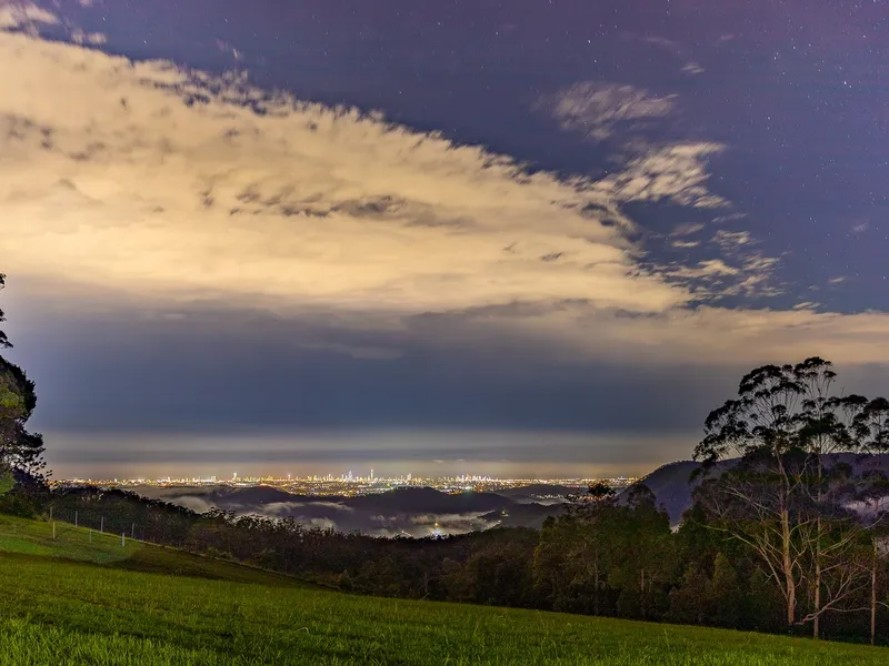 Tamborine Mountain acreage with views to the coast