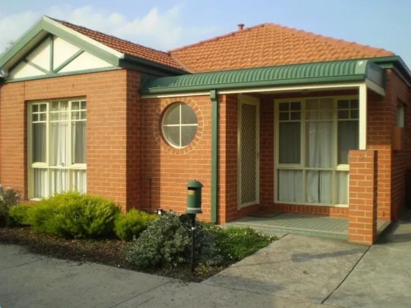 Spacious Two Bedroom Villa Unit with Private Courtyard