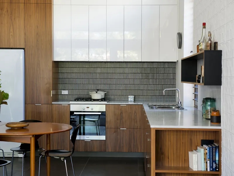 CONTEMPORARY CHARACTER COTTAGE!