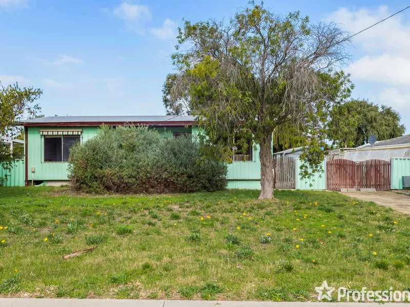 CHARMING COASTAL COTTAGE