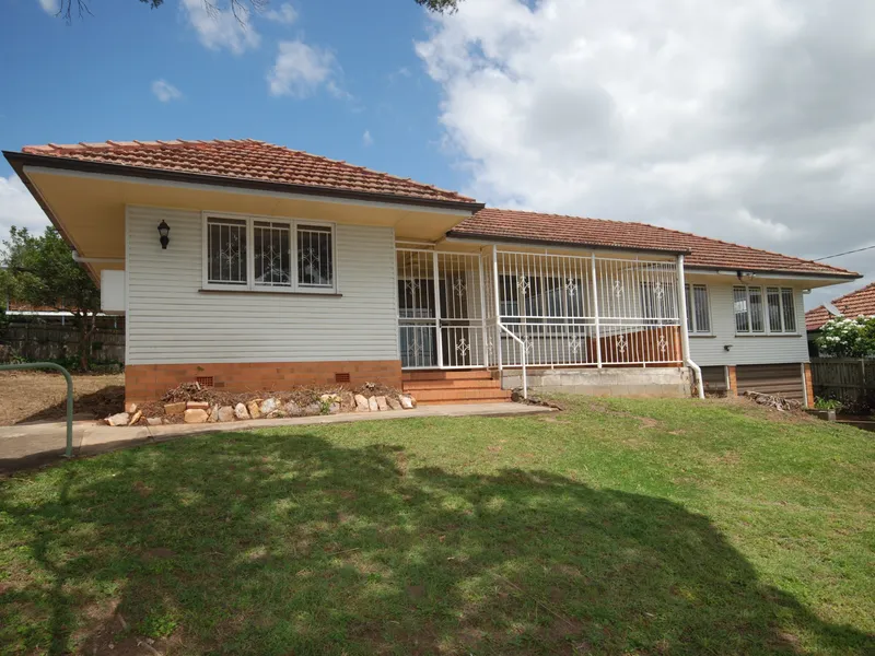 ELEVATED FAMILY HOME IN GREAT LOCATION