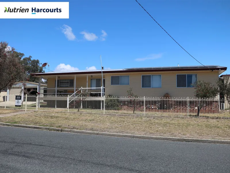 4 Bedroom home set on 883m2 Corner Block - Stanthorpe