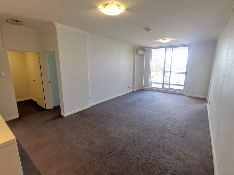 Rare 3 bedroom 3 bathroom plus 2 study with city view in Homebush West