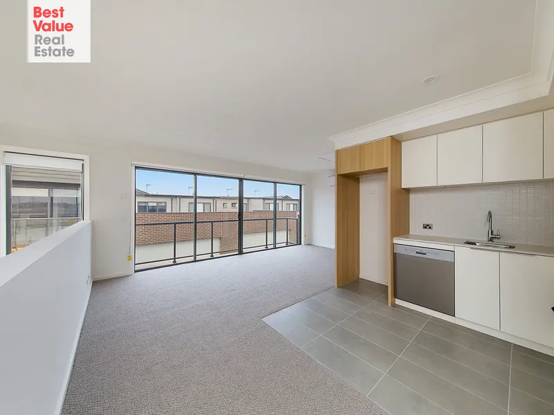 STUDIO FLAT WITH BALCONY!