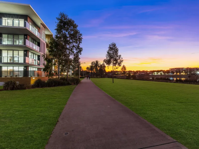 Brand new 3 bedroom apartment with 2 car spaces.  Un-interrupted national park views.    Close to Penrith CBD.   NOW COMPLETE & READY TO OCCUPY.