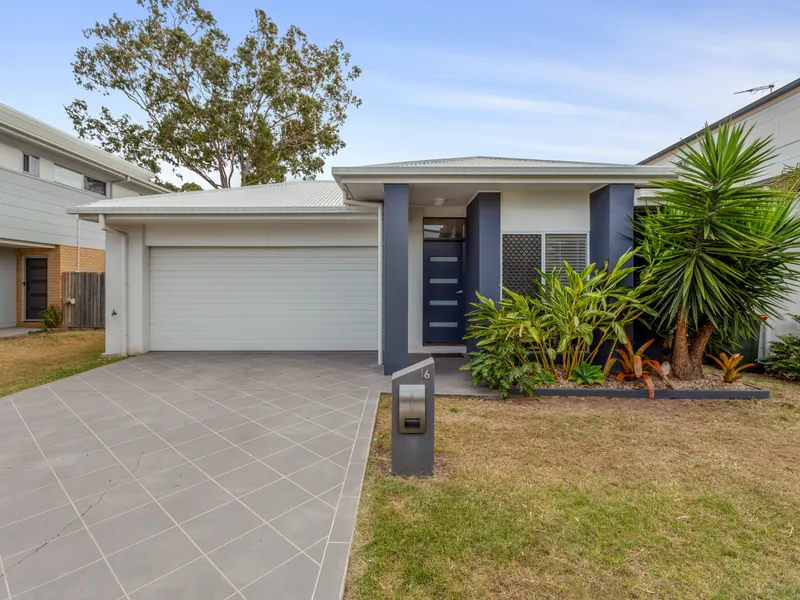 Lowset, stand-alone Home in well maintained Dorchester Park