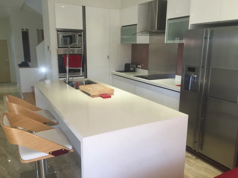 MODERN FULLY FURNISHED TOWNHOUSE