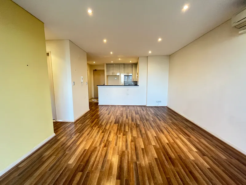 High Lvl 2 BD Apt for rent in Waterloo