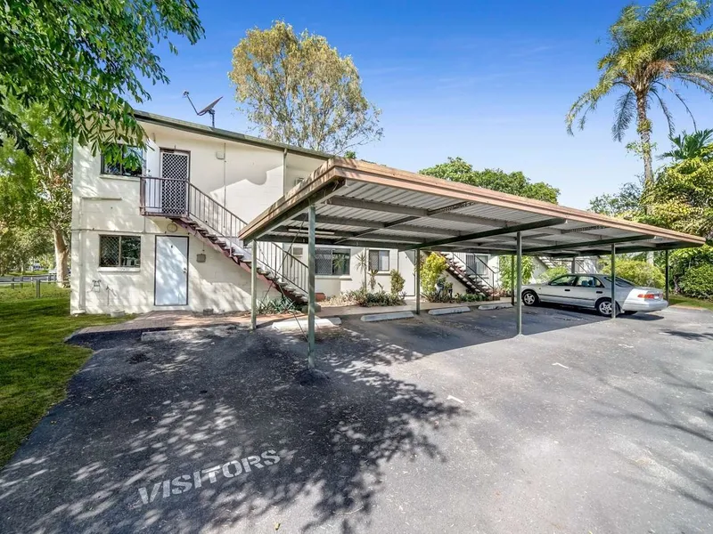 Spacious Two Bedroom Unit + Pool!