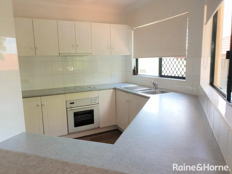Great Location, Spacious double storey Unit