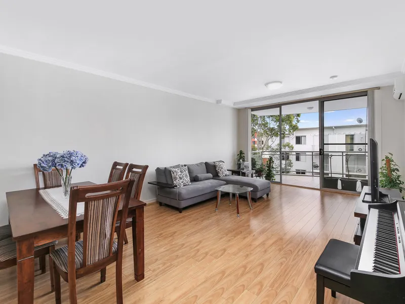 Bright modern apartment steps to westmead hospital