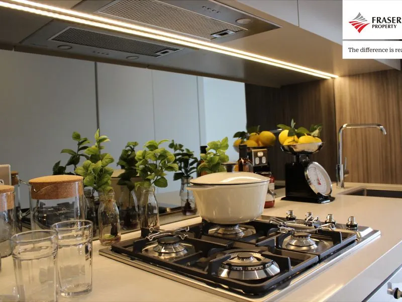 CENTRALE - Next to Metro Station
