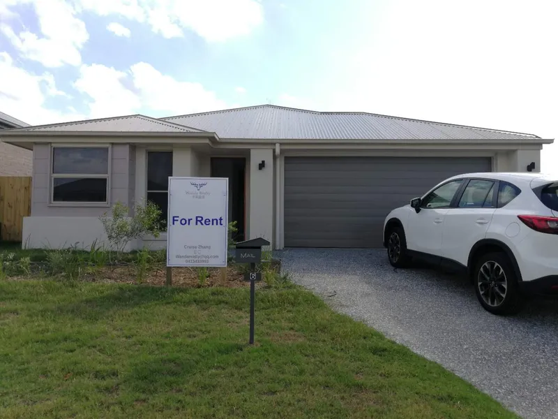 Two-Year-Young House close to Pimpama City Shopping Centre