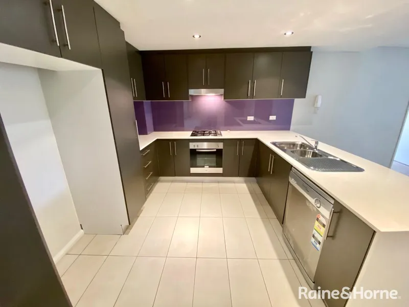 MODERN 2 BEDROOM UNIT!