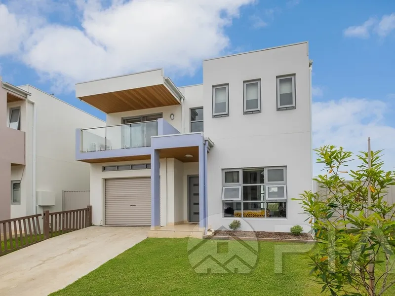 Exclusive Estate, Dynamic Community, Ideal for The Family!!