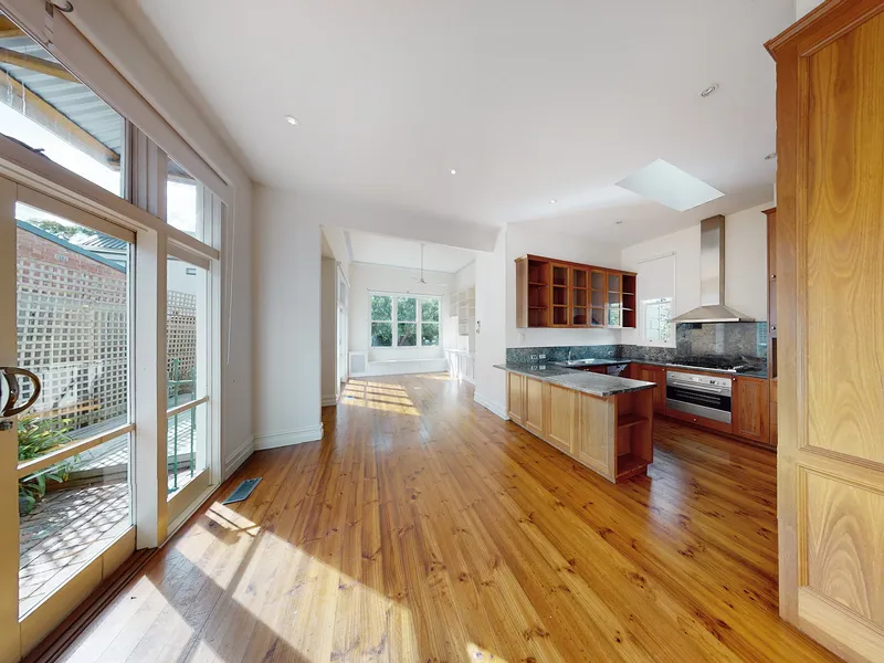 Sprawling, Perfectly Presented Family Home In Quiet And Convenient Locale