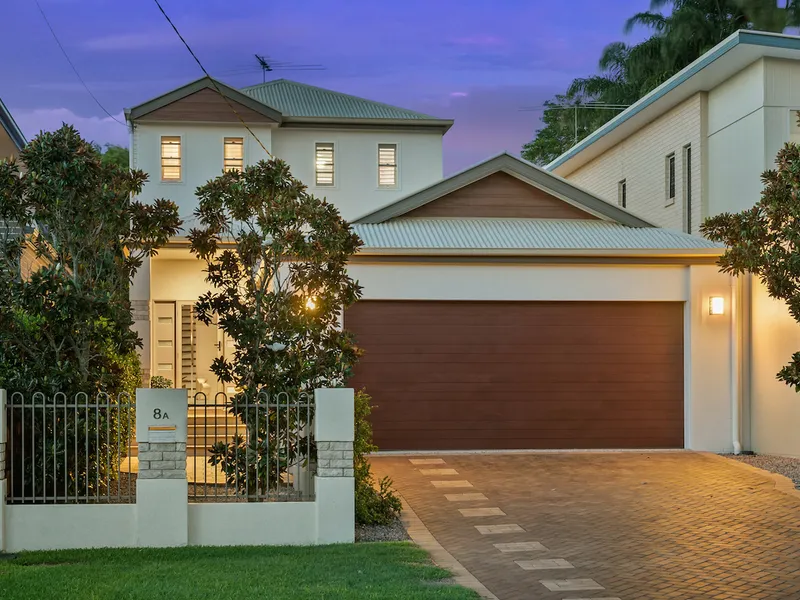 STYLISH FAMILY HOME IN PERFECT LOCATION!