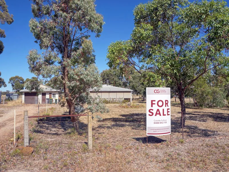Sprawling 3BR Aussie homesteader on 1.7 hectares just 29 minutes to Ballarat and 1.5 hrs to Melbourne!