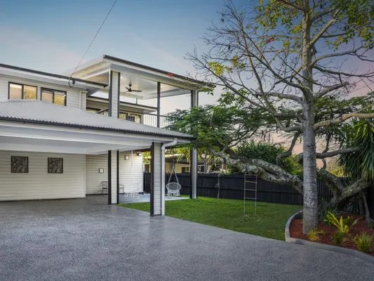 THE PERFECT HOME TO RAISE YOU'RE FAMILY IN