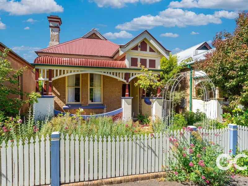 Furnished double brick in central Orange