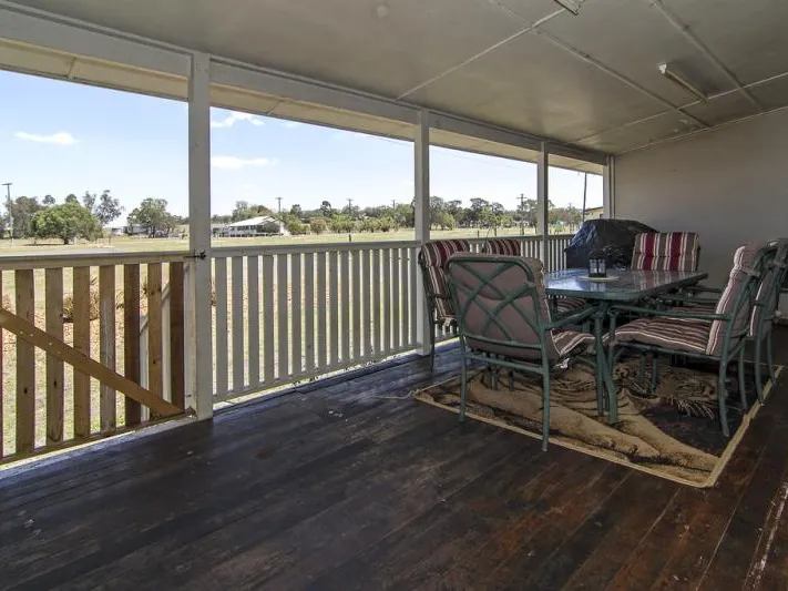 Wow: 350 Metres To School.  Currently Earninng 6.5% Annual Gross Rent Return!