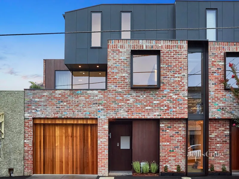 Modern showpiece