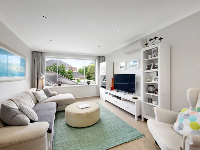 BRIGHTON BEAUTY IN BOUTIQUE BLOCK OF FOUR!