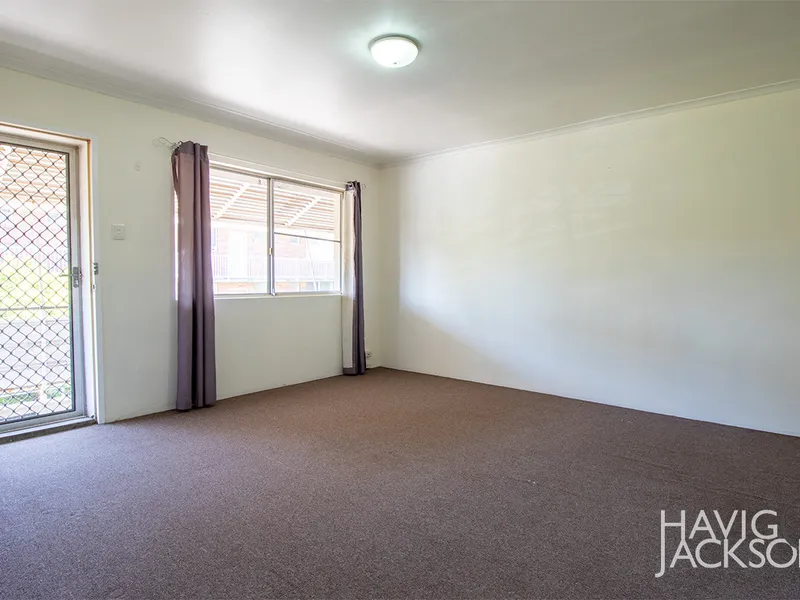 NEAT & TIDY ONE BEDROOM UNIT IN CONVENIENT LOCATION