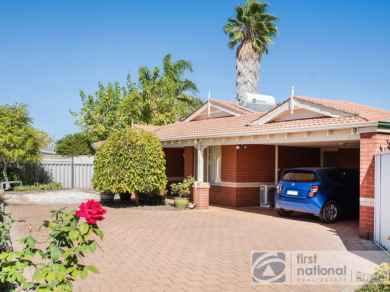 CHARMING BROADWATER UNIT - NO STRATA FEES!