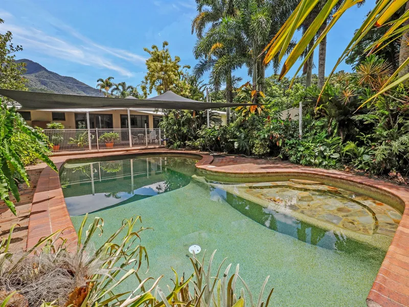 Need a Big Home & Room to Move?   3015m2