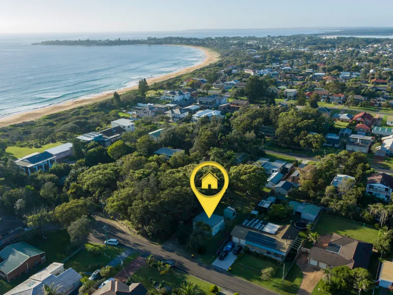 COASTAL COTTAGE, CLOSE TO THE BEACH