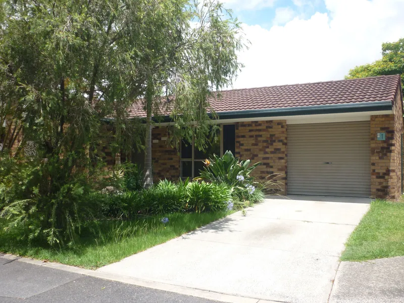 EASY TO MAINTAIN THREE BEDROOM VILLA LOCATED WITHIN SECURE COMPLEX OF VARSITY LAKES