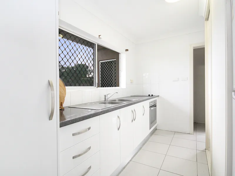 MODERN 3 BEDROOM UNIT CLOSE TO CAIRNS CITY