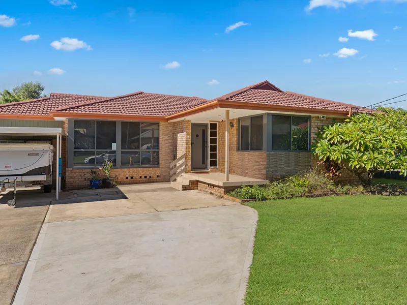 652SQM OF LAND!
