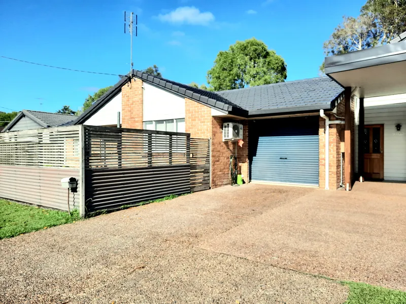 3 bedroom family home in central Coolum