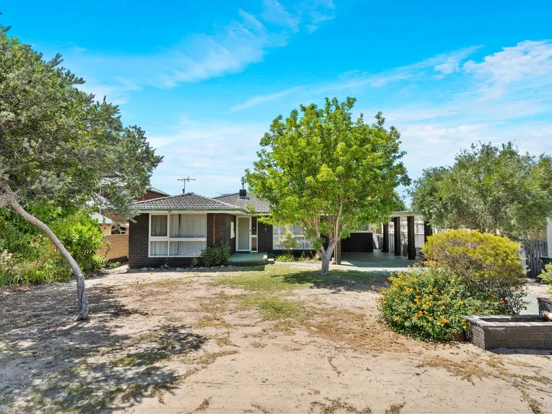 Wembley Downs Classic.... Family Home - Close to Everything!