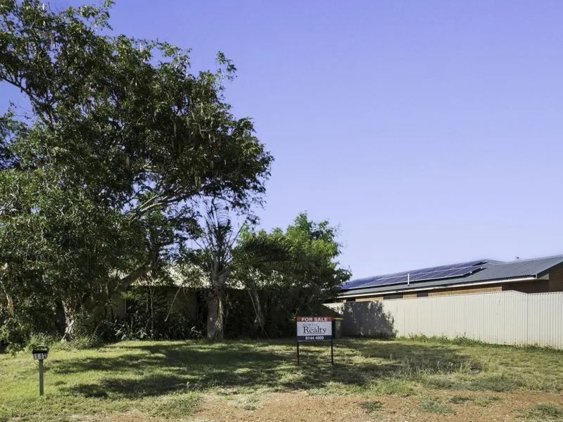 COSY 3 BEDROOM DUPLEX HALF