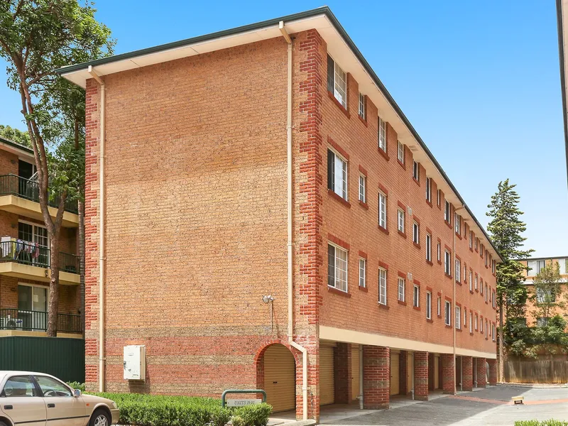 Spacious 2 Bedroom Unit - Approximately 750 metres from Lidcombe Station