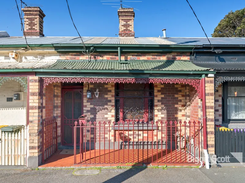 GENEROUS 2 BEDROOM HOME WITH PRIVATE COURTYARD