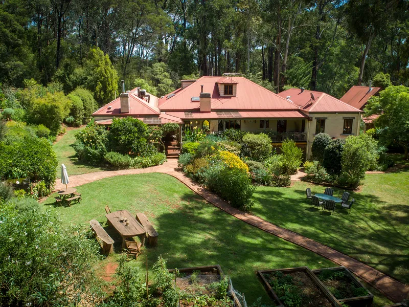 Hideaway Cottage & Providence Barn -UNDER CONTRACT