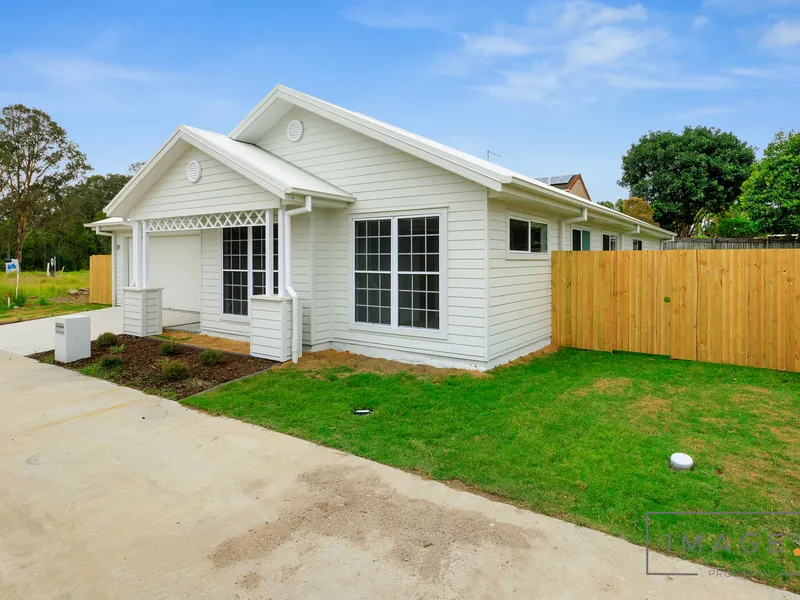 BRAND NEW HAMPTONS STYLE HOME - READY TO MOVE IN BEFORE CHRISTMAS!!